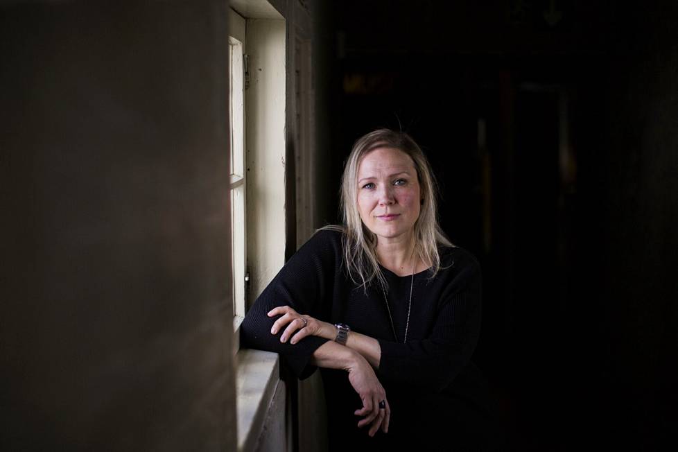 Tampereen yliopiston työelämätutkija Tiina Saari halusi tutkia vaihteeksi duunariammatteja. 
