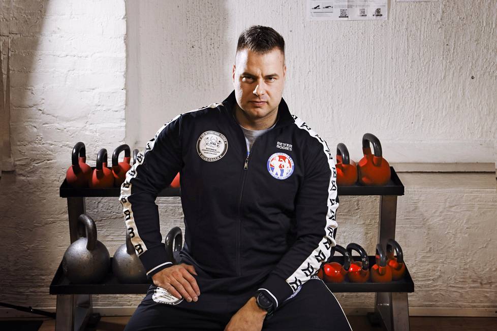 Ville Isolalla on fitnessurheilun suhteen kolme tavoitetta: tehdä lajista huippu-urheilumaisempaa, nostaa Suomi lajin kärkimaaksi ja kouluttaa kansainvälisellä tasolla valmentajia tutkimustiedon pohjalta.