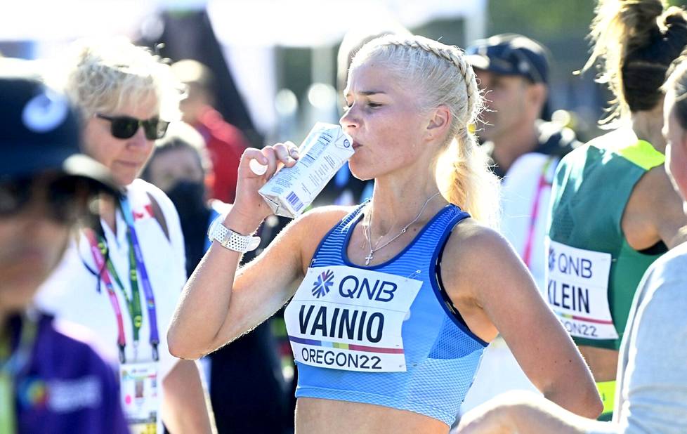 Alisa Vainio MM-maratonin jälkeen kuukausi sitten Eugenessa.