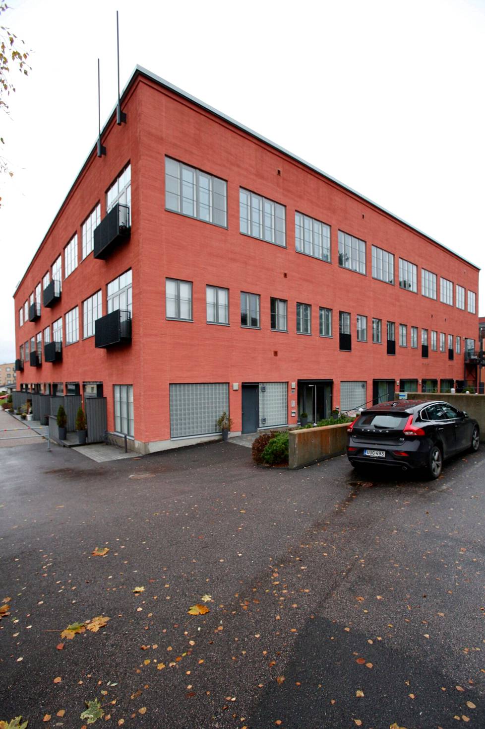 Suomen Puhallintehtaan entisessä teollisuuskiinteistössä Tapanilassa on nyt loft-asuntoja.