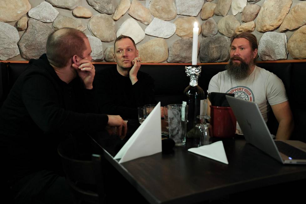 HS interview with Janne Wirman, Henkka Seppälä and Jaska Raatikainen at the E’Milano restaurant at the Munkkivuori shopping centre in Helsinki.