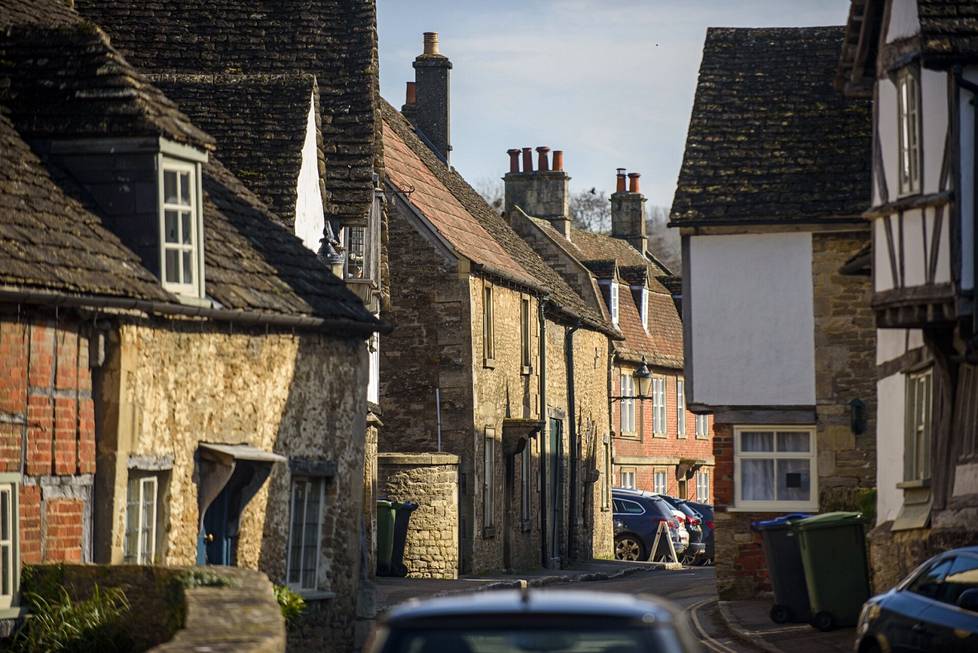 Lacockin keskiaikainen kylä Englannissa on ollut monien elokuvien ja televisiosarjojen kuvauspaikka. Kylän nimi äännetään ”leikok”.
