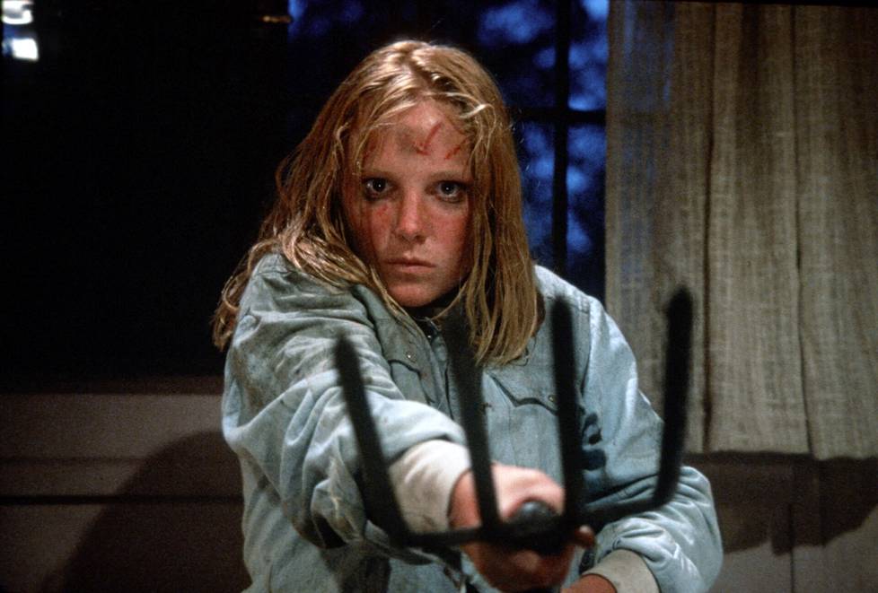 Amy Steel esittää vuonna 1981 ilmestyneessä Perjantai 13. päivän toisessa osassa lastenpsykologiaa opiskelevaa Ginny Fieldiä, joka peittoaa murhanhimoisen Jason Voorhesin. 