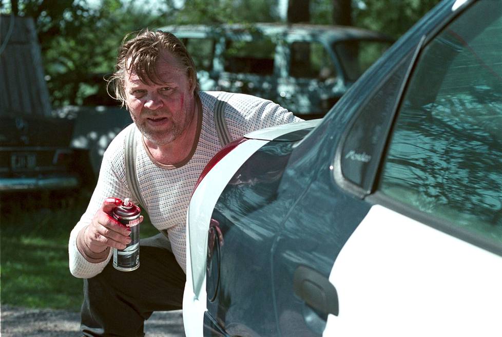 Aleksi Mäkelän Pahat pojat -elokuvassa (2003) Loiri esitti veljesten isää.