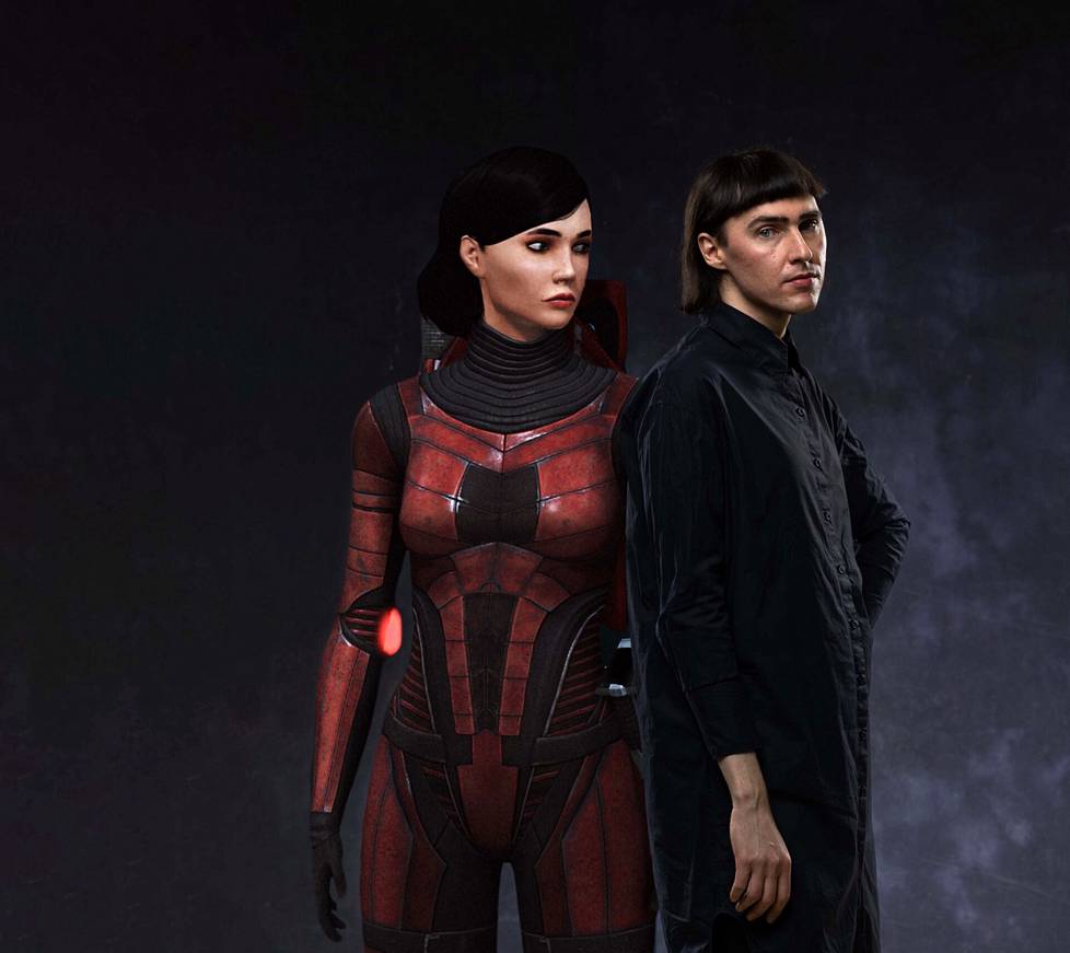 Aleksandr Manzos on kirjoittanut digitaalisista peleistä yli kymmenen vuotta.. Kuvassa hän poseeraa Mass Effect -pelisarjassa käyttämänsä Commander Shepard -avatarin kanssa.