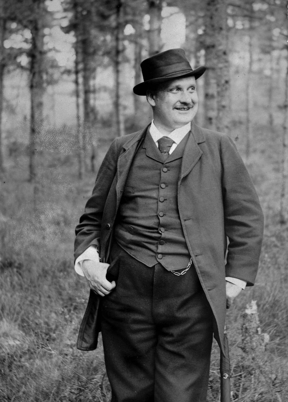 Robert Tigerstedt oli viimeisiä tutkijoita, jotka hallitsivat kokoihmiskehon. Kuva on 1890-luvun puolivälistä.