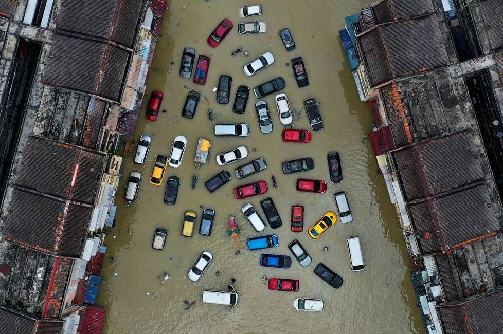 21. joulukuuta. Kadut tulvivat Selangorin osavaltion pääkaupungissa Shah Alamissa, Malesiassa.