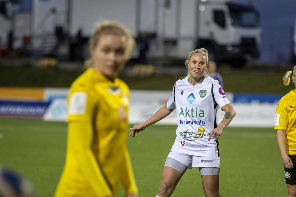 TiPS:n ottelu KuPSia vastaan Kansallisen liigan päätöskierroksella (9.10.2021) jäi Tia Hälisen ammattilaisuran viimeiseksi otteluksi. 