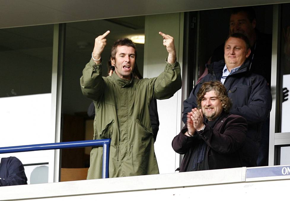 In 2009, Gallagher appeared boldly in a football match wearing the familiar green maihari.