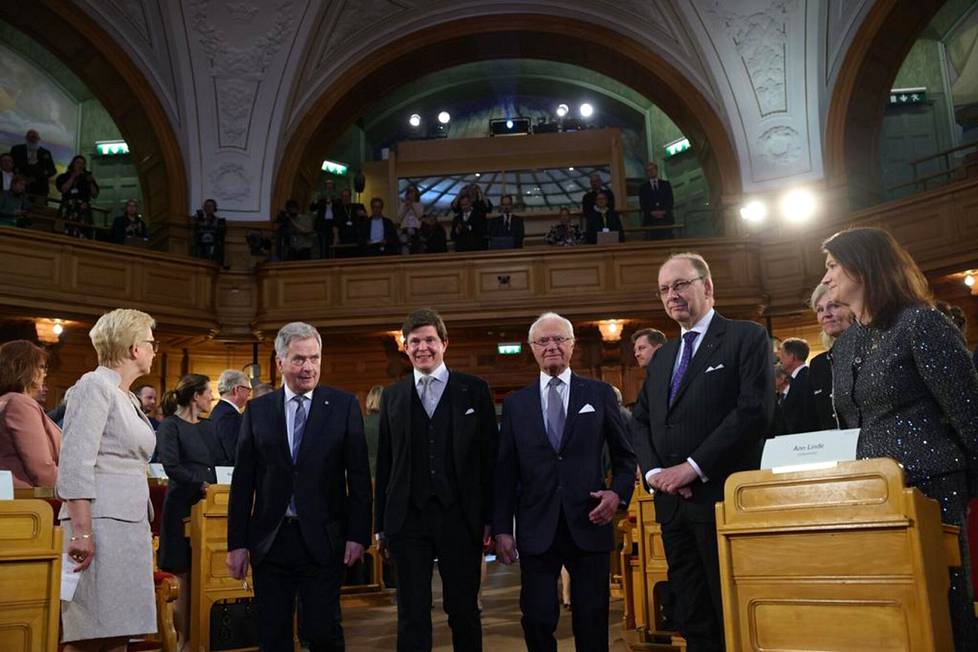 Kuningas Kaarle XVI Kustaa ja presidentti Sauli Niinistön saapuivat Ruotsin valtiopäiville.