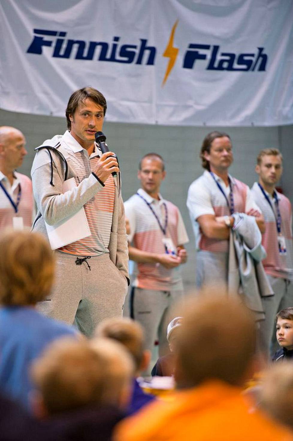 Finnish Flash ry, which is responsible for the camp's arrangements, has, under the leadership of Selänte, channeled charitable support, e.g.  for needy families and mental health work.
