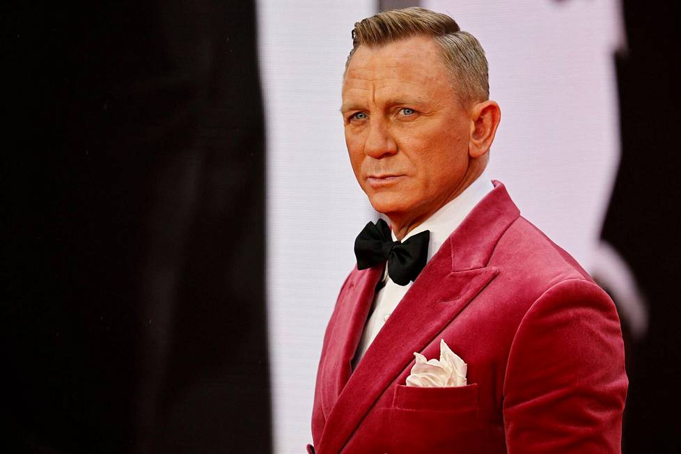 James Bondin roolia esittävä Daniel Craig osallistui tiistaina No Time to Die -elokuvan ensi-iltaan Royal Albert Hallissa Lontoossa.