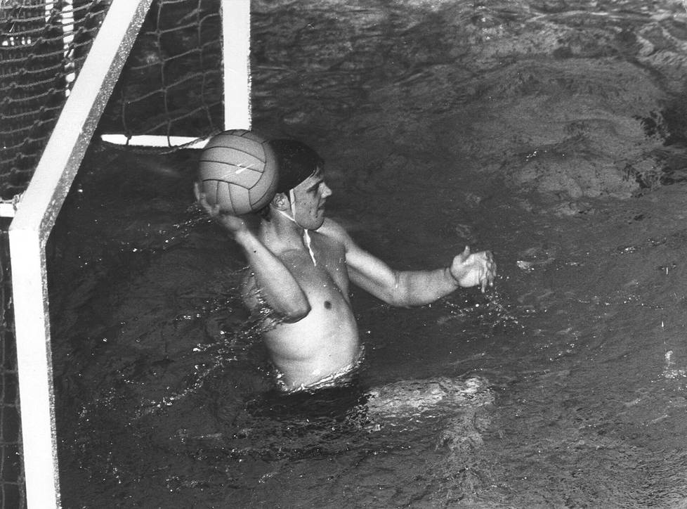 Vesipallossa Loiri voitti kolme Suomen mestaruutta. Kuva on vuodelta 1970.