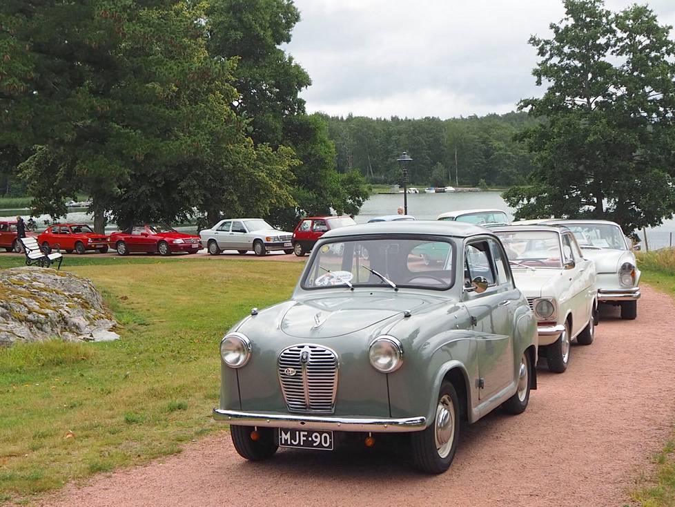 Tänä vuonna Naisten automobiiliajot -tapahtuman reitti kulki muun muassa Dragdfjärdiin ja Söderlångvikin kartanolle. 