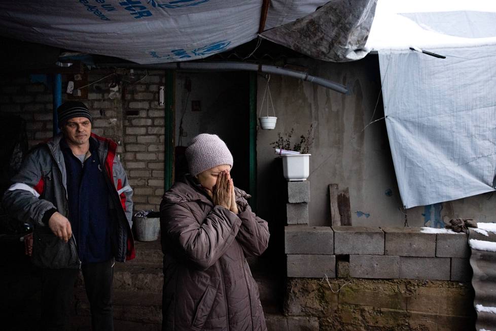 It is intolerable for Alexander Dokalenko and Yelena Diyashkova that the war in eastern Ukraine will continue for eight years.  Diyashkova has to eat sedatives that will survive her days.