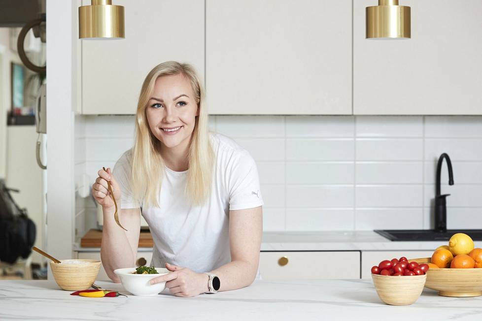 Emma Kimiläinen remontoi keittiönsä viime kesänä. ”Ostin tämän asunnon vuonna 2017 ja silloin jo päätin, että keittiön seinä lähtee.”