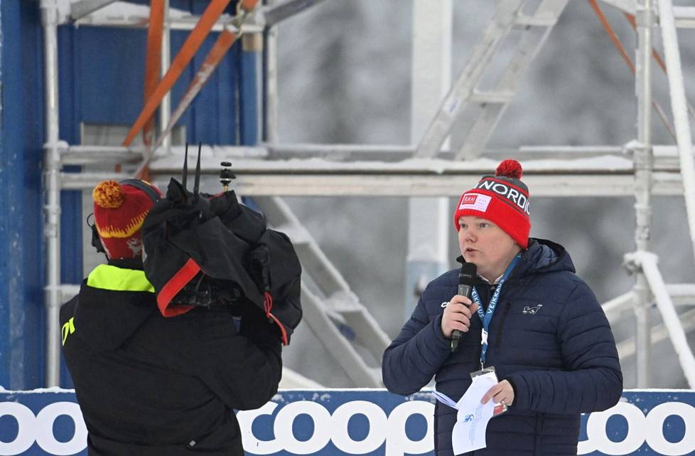 Ministeri Antti Kurvinen piti avauspuheen hiihdon maailmancupin avaustapahtumassa Rukalla viime viikonloppuna. 