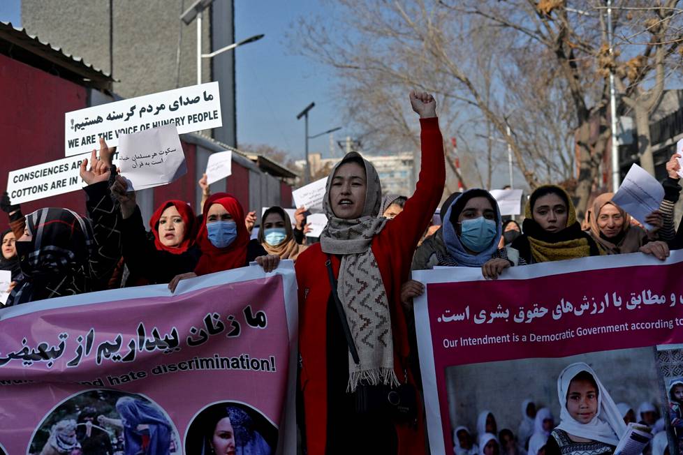 Afganistanilaiset naiset osoittivat mieltään naisten oikeuksien puolesta Kabulissa joulukuun lopussa.
