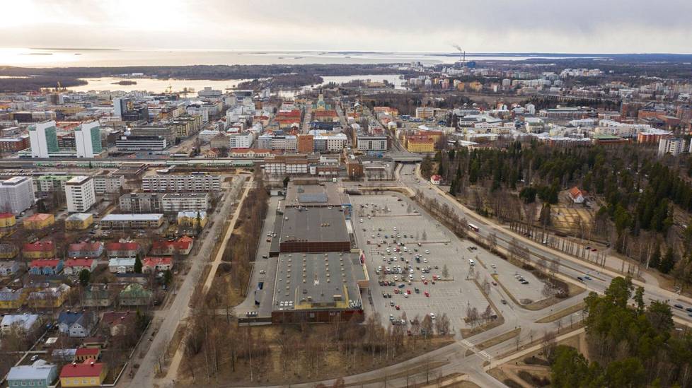 Uutta yliopistokampusta esitetään alueelle, joka sijaitsee Raksilan puutalokorttelien ja Oulun hautausmaan välissä Kajaanintien varressa.