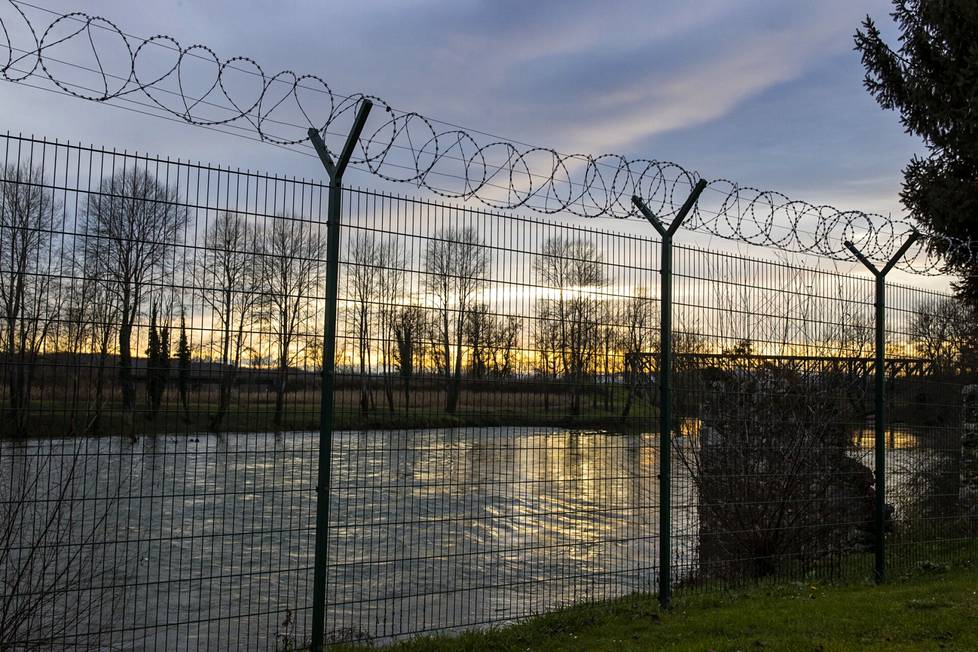 Koko Eurooppaa 2015 ravistellut pakolaiskriisi johti raja-aitojen pystytykseen muun muassa Slovenian Rosalnicessa Kroatian-vastaisella rajalla.