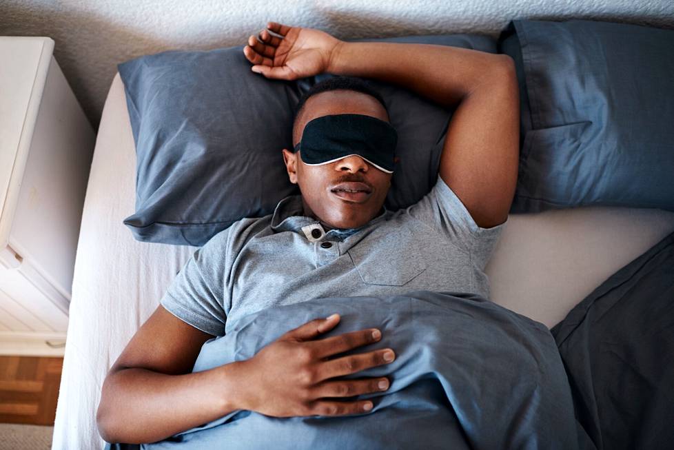 Silmien suojaaminen nukkumisen ajaksi pidensi kokeessa syvää unta.