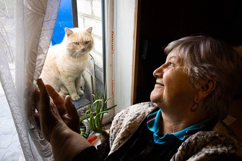 Nadežda Sobeštšanska praises her Peach cat for being wise, unlike politicians who have still not found peace in eastern Ukraine.