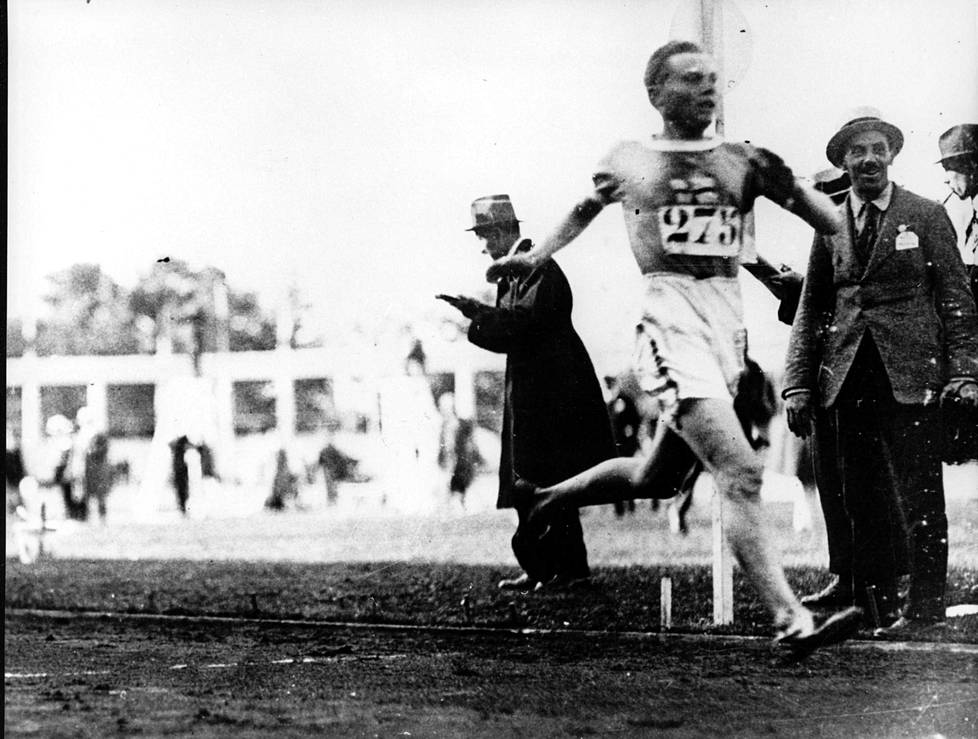 Paavo Nurmi voitti 10000 metrin juoksun.