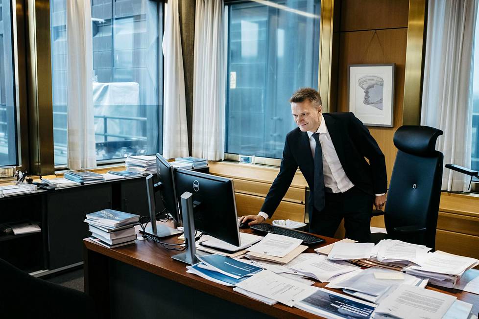 Norjan keskuspankin varapääjohtaja Egil Matsen, 50, työhuoneessaan. Öljyrahasto on Matsenin vastuualuetta.