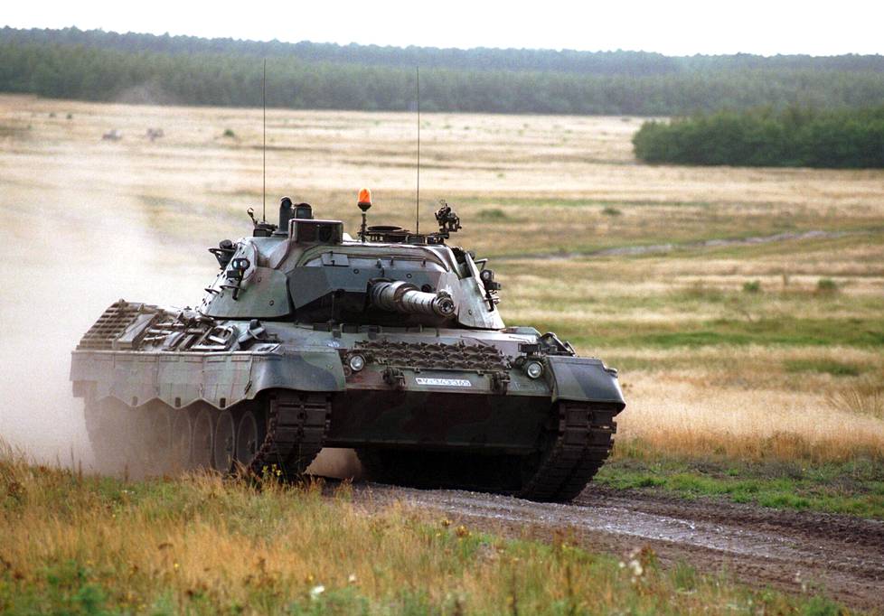 Saksan asevoimien Leopard 1A5 -taistelupanssarivaunu kuvattiin harjoituksissa vuonna 1997.