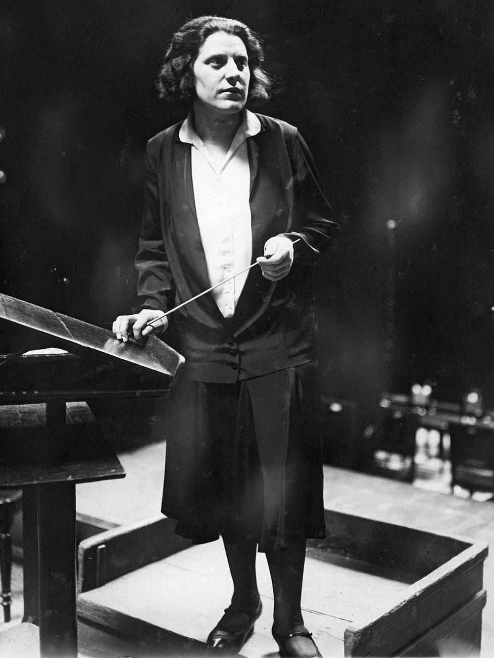 Kapellimestari Antonia Brico 1930-luvulla uransa alkuvaiheessa.