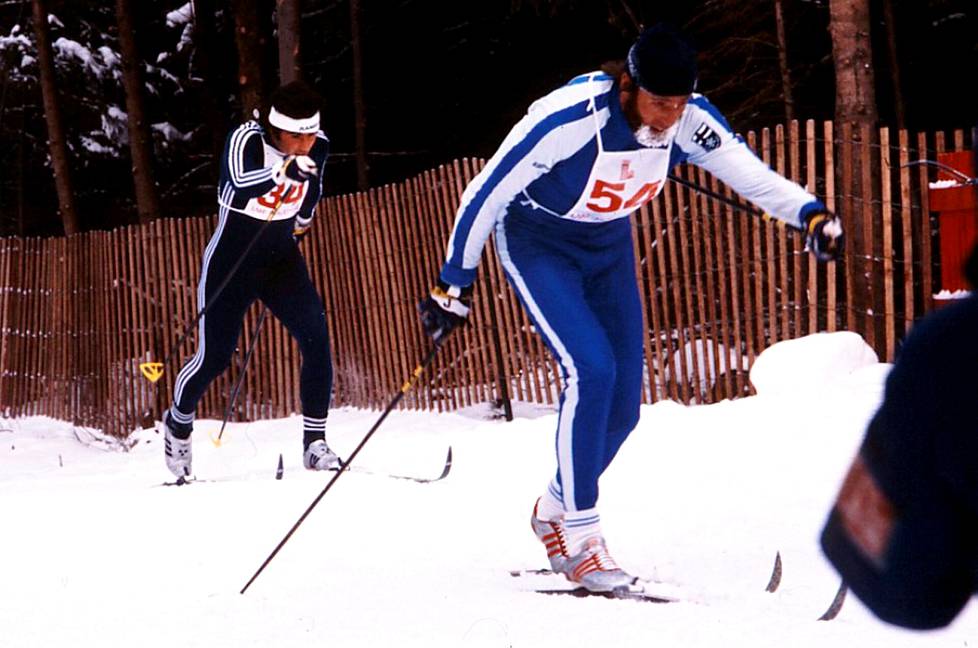 Juha Mieto (54) eteni vuoden 1980 Lake Placidin olympialaisten 15 kilometrillä loppusuorallakin vuorohiihtoa ja hävisi kullan yhdellä sadasosasekunnilla.
