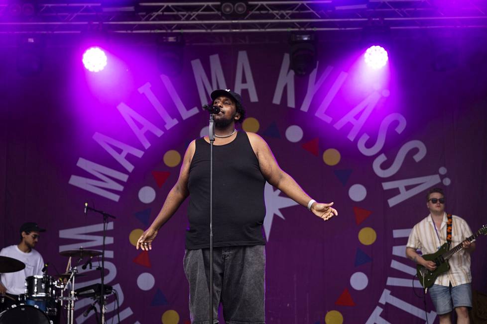 Hassan Maikal, a rap and r'n'b artist from Kontula, Helsinki, on stage.