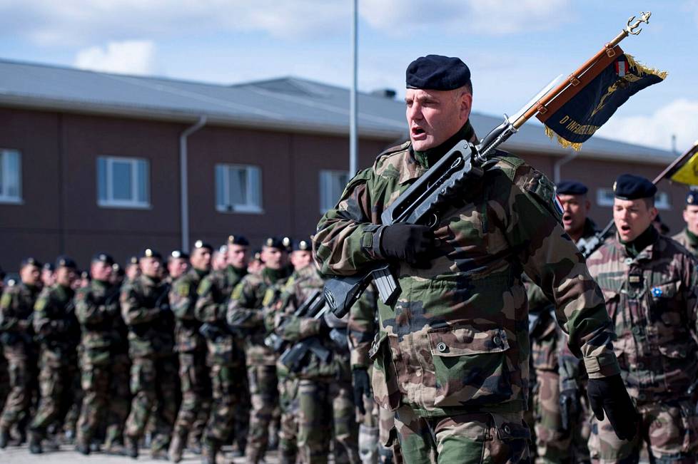 Viroon saapui monikansallinen Naton taisteluosasto vuonna 2017. Mukana oli Britannian, Ranskan ja Tanskan sotilaita.  Atlantic Councilin raportti esittää samantyyppistä osastoa nyt Suomeen. 
