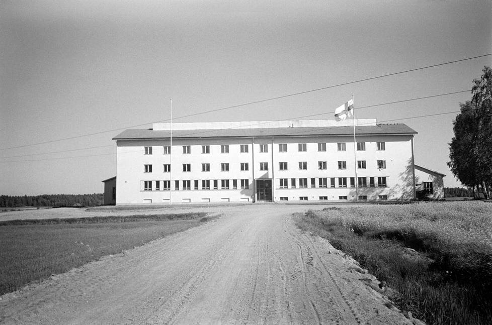 Valtion maatalouskoneiden tutkimuslaitos Malminkartanossa 1950-luvun puolivälissä.