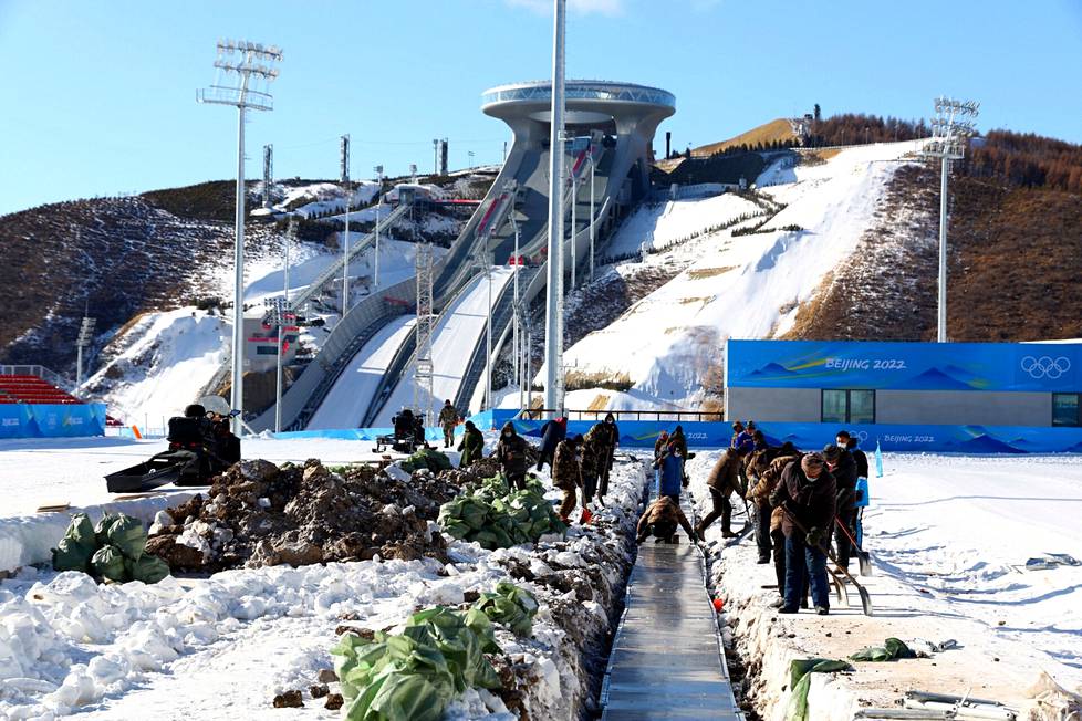 Preparatory work was carried out on Saturday in the area of ​​the Olympic ski jumping center.