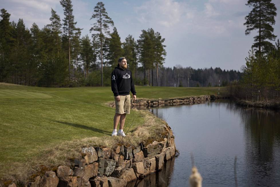 Janne Lehto seuraa päivittäin, miten luonto jaksaa Hirsalan golfkentällä Kirkkonummella.