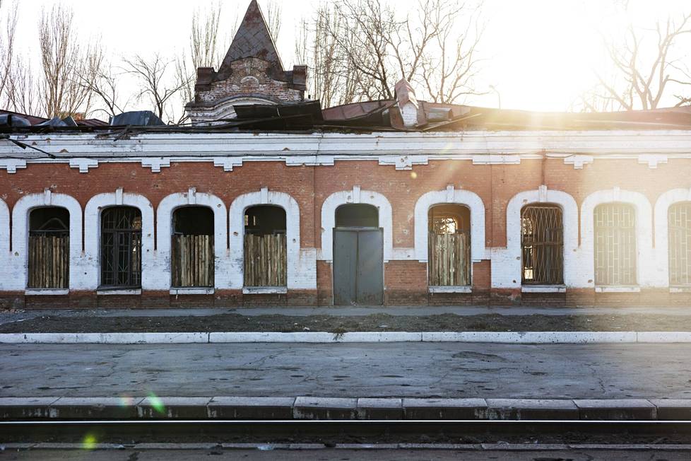 Rautatieasema vahingoittui ohjusiskussa, mutta tuhoa on jo alettu korjata Zaporižžjassa.