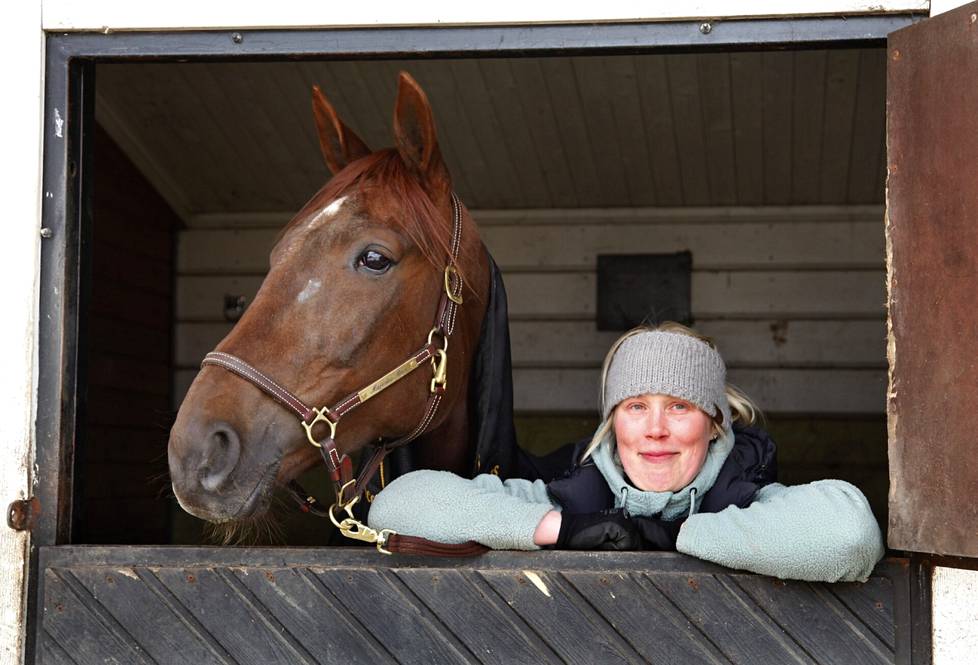 Taisto-hevosen emä kuoli pian varsomisen jälkeen. Nyt Jonna Irri vie Taiston Vermoon kisaamaan Finlandia-ajon voitosta.