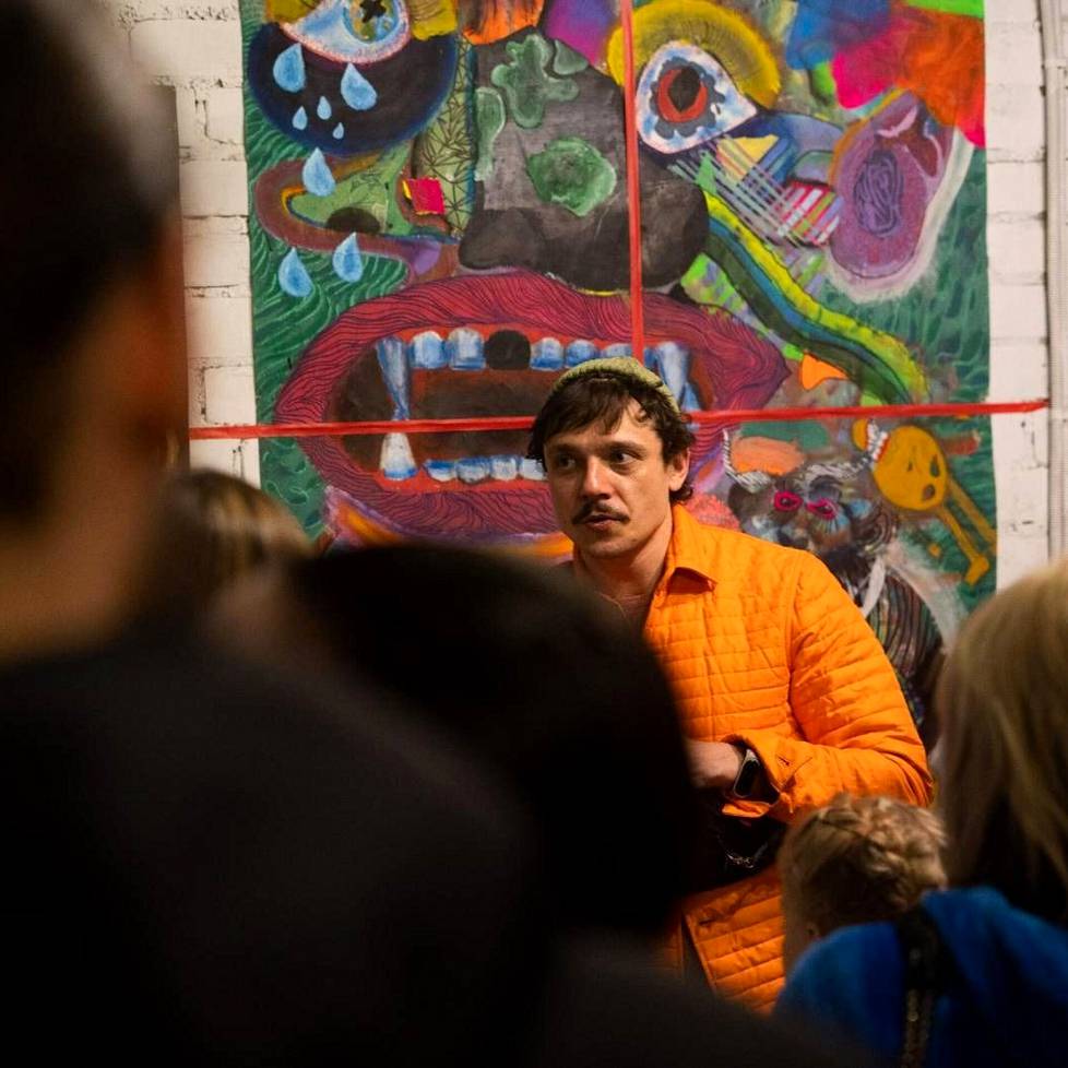 Nikolai Kolomiets eli Kolja on perustanut lastenstudio Aza Nizi Mazan. Kun ihmiset pakenivat hyökkäystä suojaan metroasemille  ja -tunneleihin, Kolja toi sinne lapsille maaleja ja maalasi heidän kanssaan. Töistä syntyi näyttely.