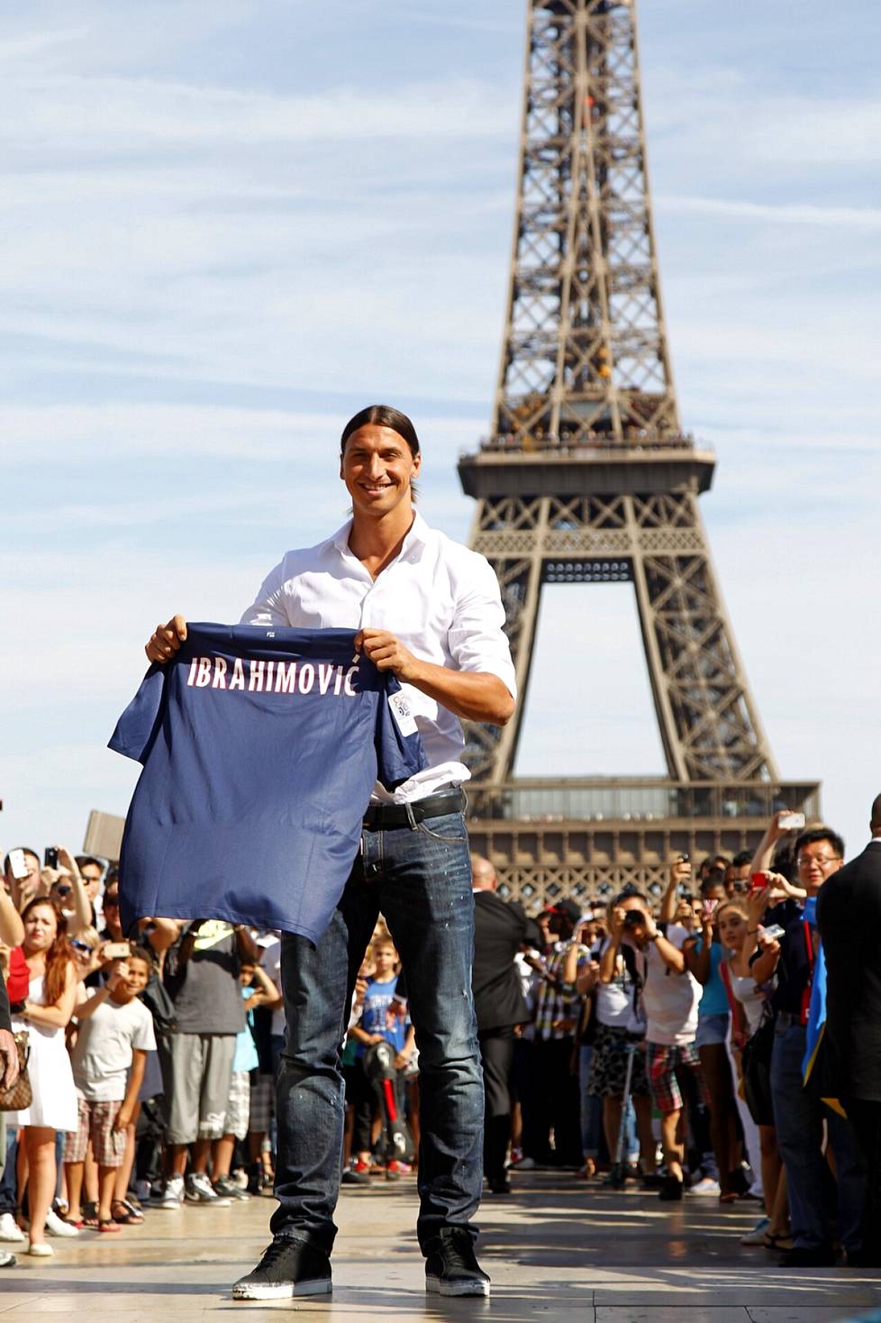 PSG järjesti uuden tähtipelaajansa esittelyn 2012 tietysti Eiffel-tornin äärellä.