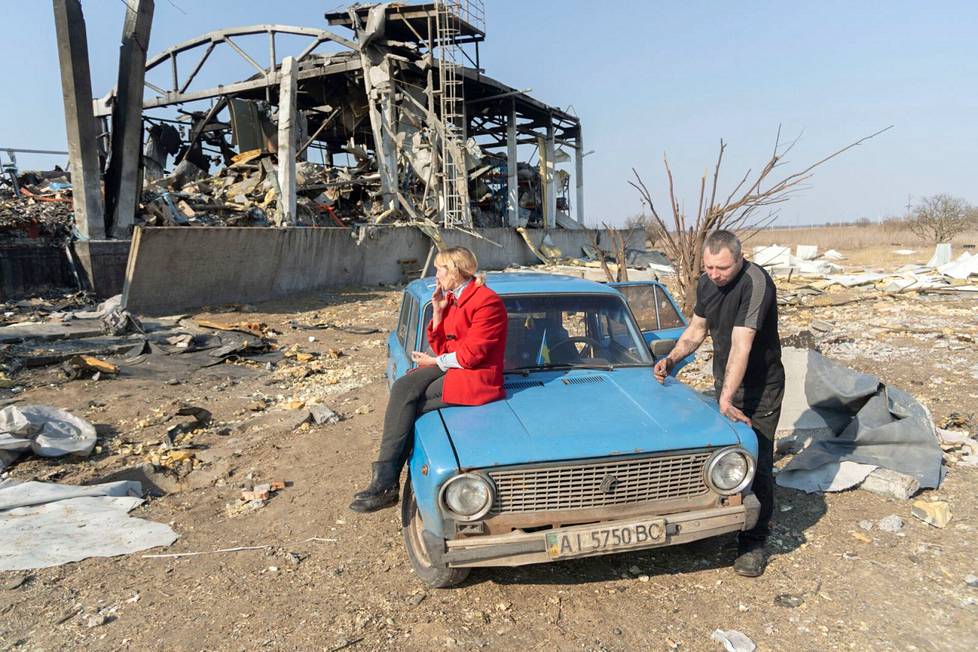 Kiovan lähistöllä sijaitsevassa Brovaryn kaupungissa oli venäläisten tulituksessa tuhoutunut elintarviketehdas.
