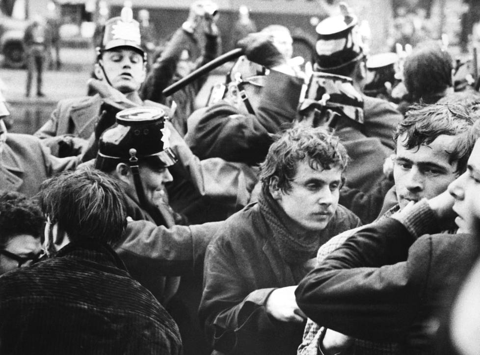 Mielenosoitukset Springeriä vastaan olivat 1960-luvulla rajuja. Kuva vuodelta 1968.