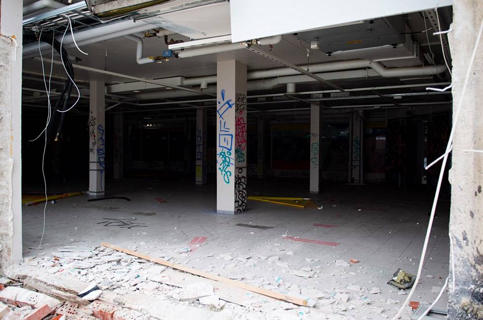 The interior of the mall is no longer traded.