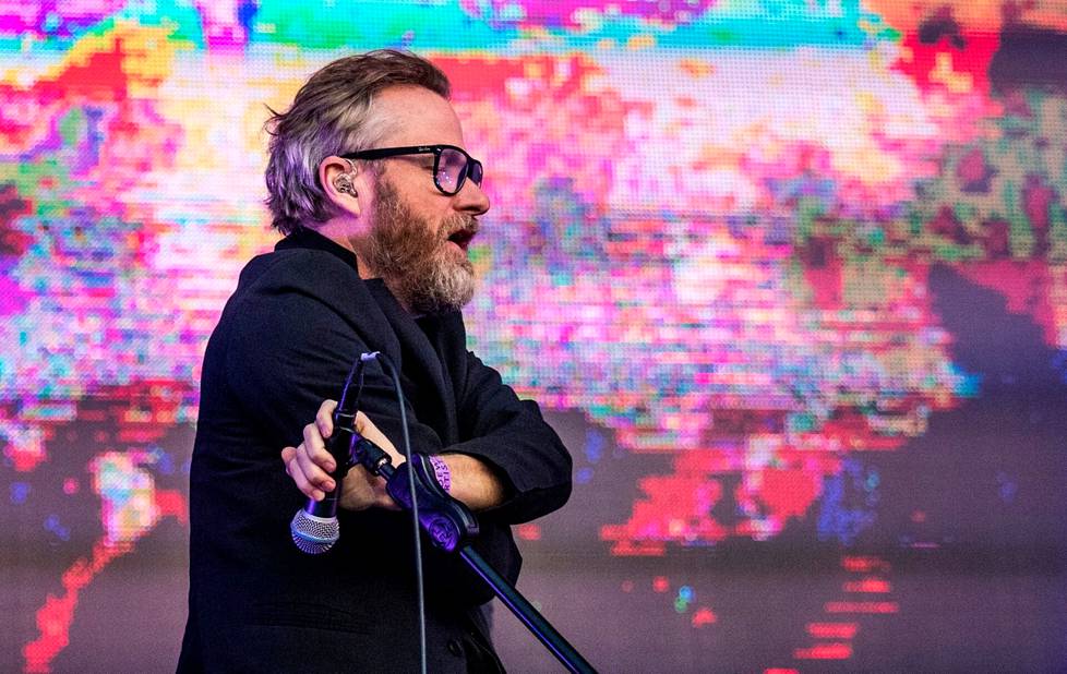 The National (kuvassa laulusolisti Matt Berninger) esiintyi Sideways-festivaalilla Helsingissä kesällä 2018. 