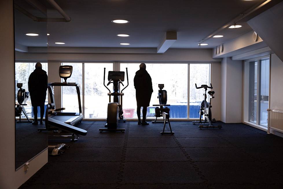 Interior designer Sanelma Hihnala presents a gym that can be rented by the house's residents.