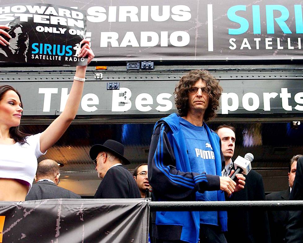 Howard Stern vaihtoi satelliittiradioon Sirius XM:lle vuonna 2006.