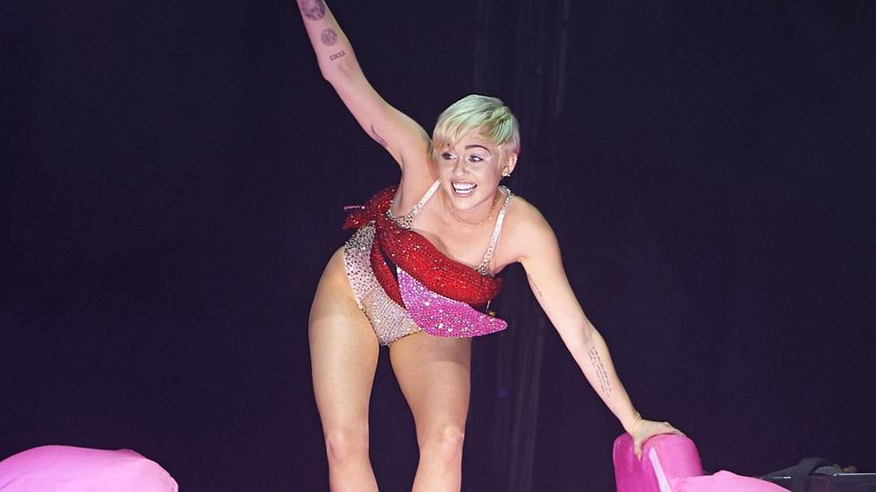 Laulaja Miley Cyrus Hartwall-areenalla vuonna 2014. 