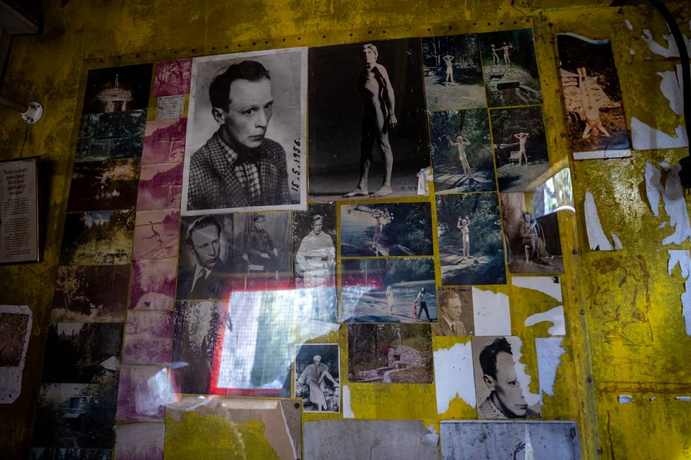 Labora-maja oli Elis Sinistön tutkimushuone. Sen seinillä on runsaasti kuvia nuoresta Sinistöstä muun muassa tanssimassa.