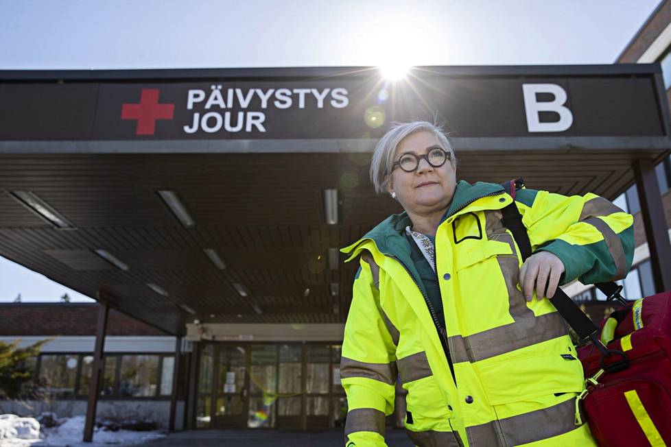 Jos hätänumeroon soitetaan synnytyksestä, kätilö Marjut Heikintalo ja hänen kollegansa ovat Lohjan sairaalassa valmiina lähtöön.