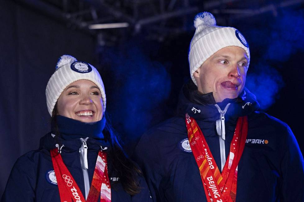 Yhteensä viisi mitalia Pekingin talviolympialaisista tuoneita Vieremän Koiton kasvatteja Iivo ja Kerttu Niskasta juhlittiin kansanjuhlassa Vieremällä viime helmikuun lopussa.